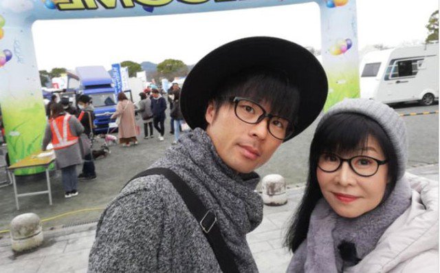 Yoshitaka không nghĩ "crush" lại ra đời trước mình tận 25 năm.