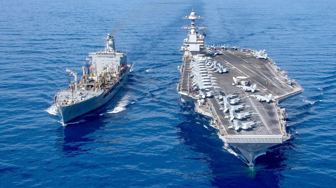 Một số phương tiện quân sự khác của Mỹ đang hoạt động ở phía Đông biển Địa Trung Hải, bao gồm hàng không mẫu hạm USS Gerald R.Ford (trái) - Ảnh: AP