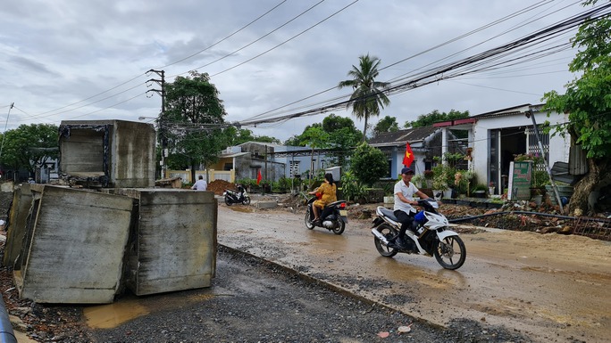 Tuyến ĐT601 đoạn qua thôn Hưởng Phước (xã Hòa Liên, Hòa Vang) đang còn dang dở