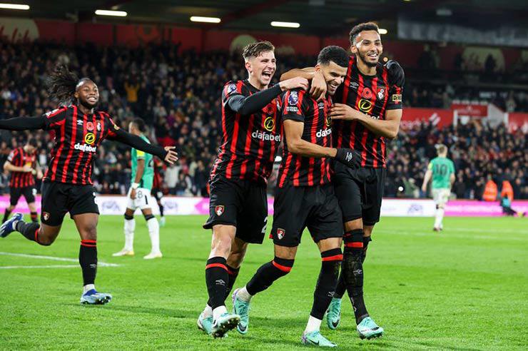 Bournemouth thắng lớn 2-0 trước Newcastle nhờ cú đúp của Dominic Solanke
