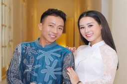 Đời sống Showbiz - Ca sĩ nhạc đỏ Việt Hoàn ly hôn bà xã kém 18 tuổi