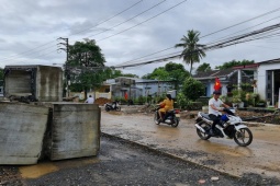 Tin tức trong ngày - CLIP: Thấy nhà rung lắc, người dân "chặn" thi công đường hơn 700 tỉ ở Đà Nẵng