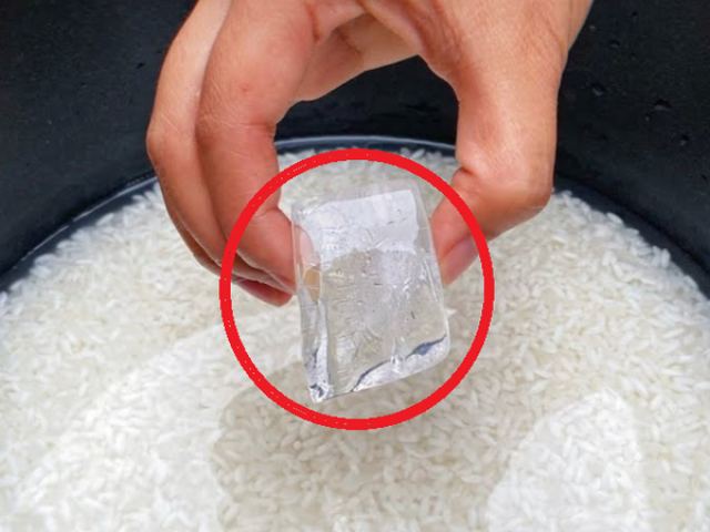Ẩm thực - Bỏ 2 viên đá lạnh vào nồi cơm: Ai cũng ngạc nhiên về kết quả