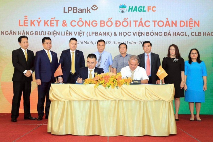Chủ tịch VFF chứng kiến lễ ký kết hợp tác của HA Gia Lai và LPBank. Ảnh: ANH HUY