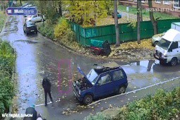 Video: Cụ ông 72 tuổi “tung cước” hạ đo ván tên cướp điện thoại trên đường
