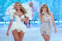 Làm đẹp - "Tỷ phú đô la" cao 1m80, U40 quá nóng bỏng khiến hàng nghìn khán giả Việt ra rạp để ngắm