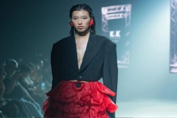 Thời trang - Chân dài từng diễn cho Gucci, Dolce&Gabbana: Tôi không thích tư duy "hỗ trợ" của NTK Việt
