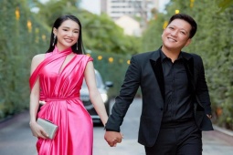 Giải trí - Nhã Phương nhắc về "màn cầu hôn làm lố sóng truyền hình" của Trường Giang