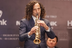 Nhạc - Huyền thoại saxophone Kenny G: "Tôi được nghe Bèo dạt mây trôi và rất thích"