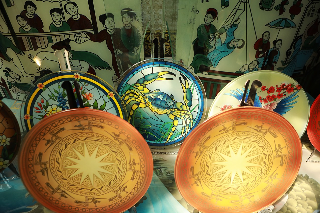 Gặp gỡ “thầy phù thủy” trong làng điêu khắc tranh kính Việt Nam - 14