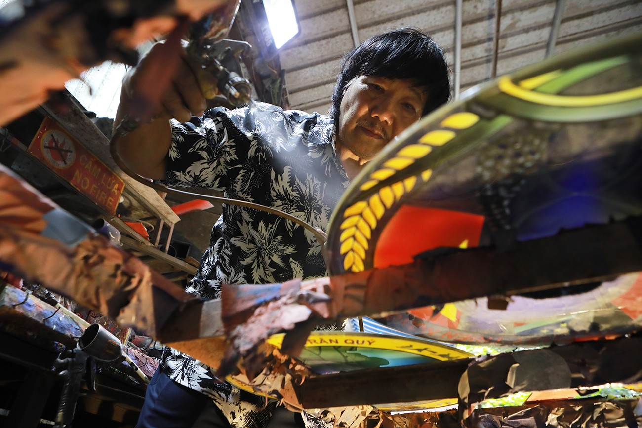 Gặp gỡ “thầy phù thủy” trong làng điêu khắc tranh kính Việt Nam - 9