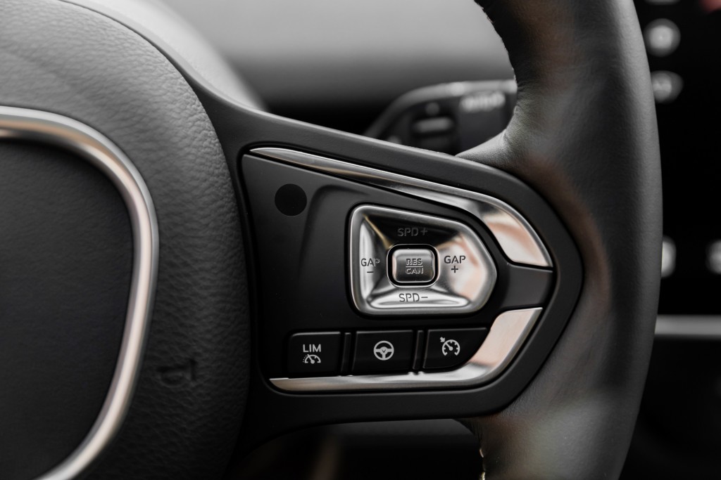 VinFast VF 9 là chiếc xe được thiết kế để hướng tới các tiêu chuẩn an toàn quốc tế cao nhất như 5 sao Euro NCAP và 5 sao NHTSA.