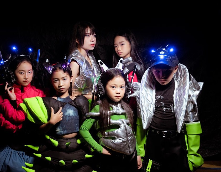 Mẫu nhí Nguyễn Nhật Ánh nổi bật tại Vietnam International Fashion Week 2023 - 2