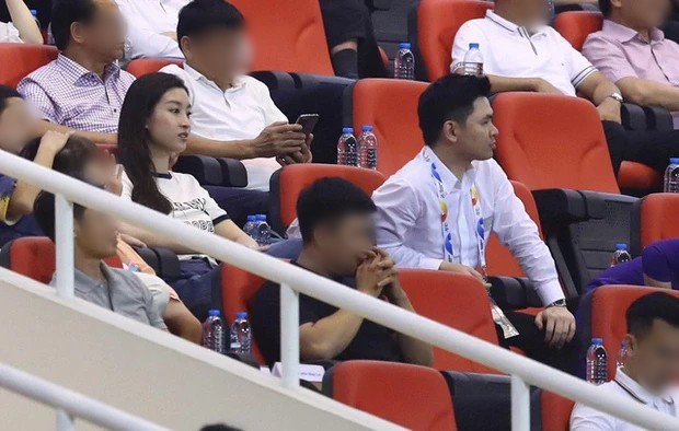 Cặp đôi nhiều lần xuất hiện cùng nhau trên khán đài, khi đi cổ vũ cho CLB Bóng đá Hà Nội.