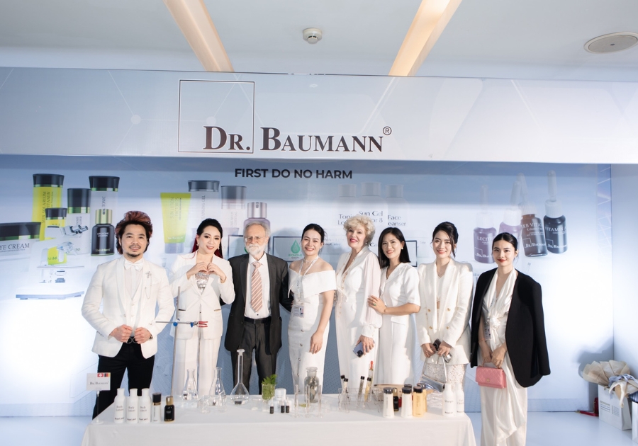 Bác sĩ Baumann, Cô Stephanie, CEO Dr. Baumann Việt Nam và khách mời tham dự