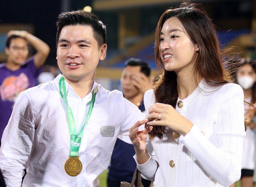 Hôn nhân của Chủ tịch CLB bóng đá Hà Nội và vợ Hoa hậu Việt Nam năm 2016 gây chú ý - 3