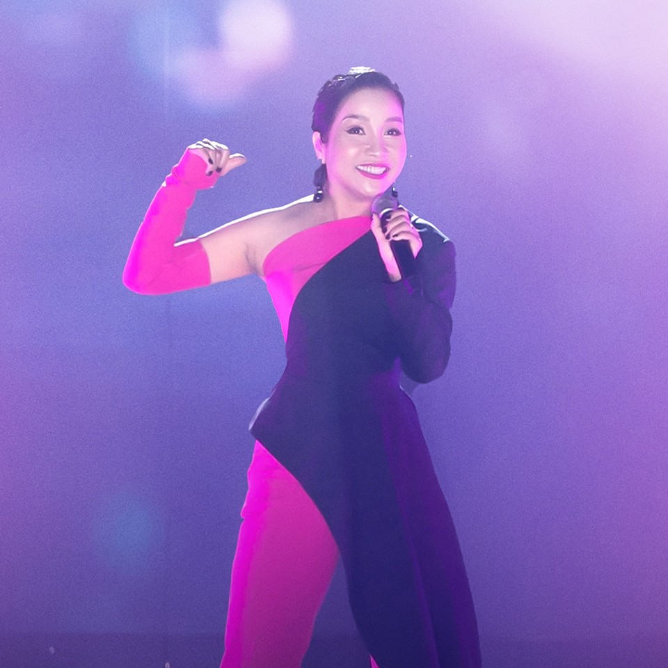Về giọng hát, Mỹ Linh hoàn toàn thể hiện tròn chỉn 2 ca khúc của 2 thế hệ khác nhau bằng kỹ thuật, cảm xúc tươi trẻ. Kết quả, cô nhận được 88 điểm từ ban cố vấn.