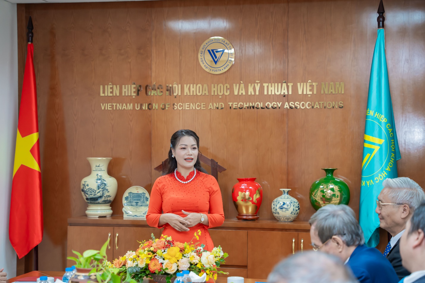 Bà Nguyễn Thị Minh Thu phát biểu tại buổi trao quyết định