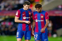 Barca có biến: Lewandowski bị tố bắt nạt “thần đồng“ 16 tuổi, 2 SAO khủng hoảng