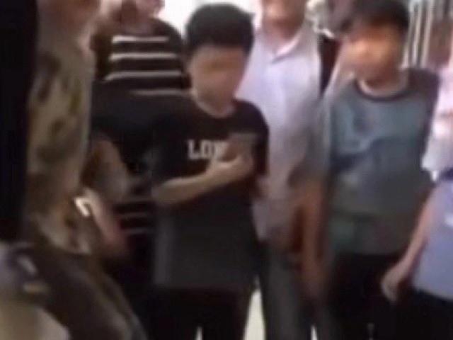 Hà Nội: Thêm một nữ sinh bị đánh hội đồng ngay tại trường học