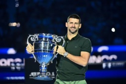 Thể thao - Djokovic nhận cúp kỷ lục như Messi, tự hào "ngôi vương đỉnh cao quần vợt"