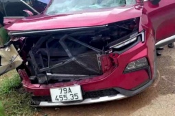 Tin tức trong ngày - Ô tô lao vào lan can đèo M'Drắk, 5 người thương vong