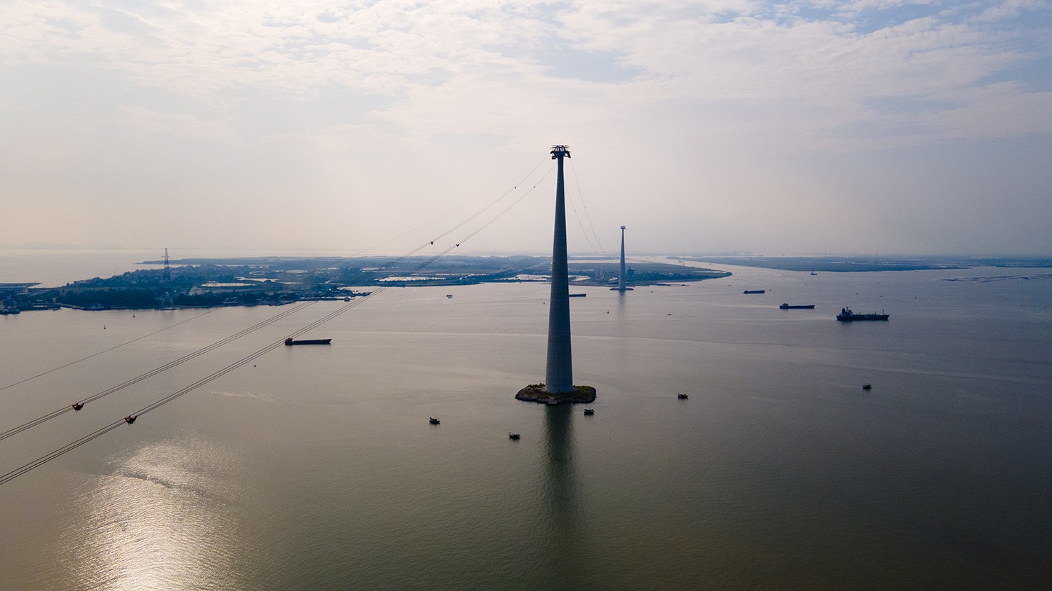 Dự án tuyến cáp treo vượt biển Cát Hải – Phù Long (huyện Cát Hải, TP Hải Phòng) được khánh thành ngày 6/6/2020, do Tập đoàn Sun Group làm chủ đầu tư.