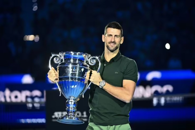 Djokovic có chiếc cúp chứng nhận lần thứ 8 kết thúc mùa giải với ngôi số 1 ATP