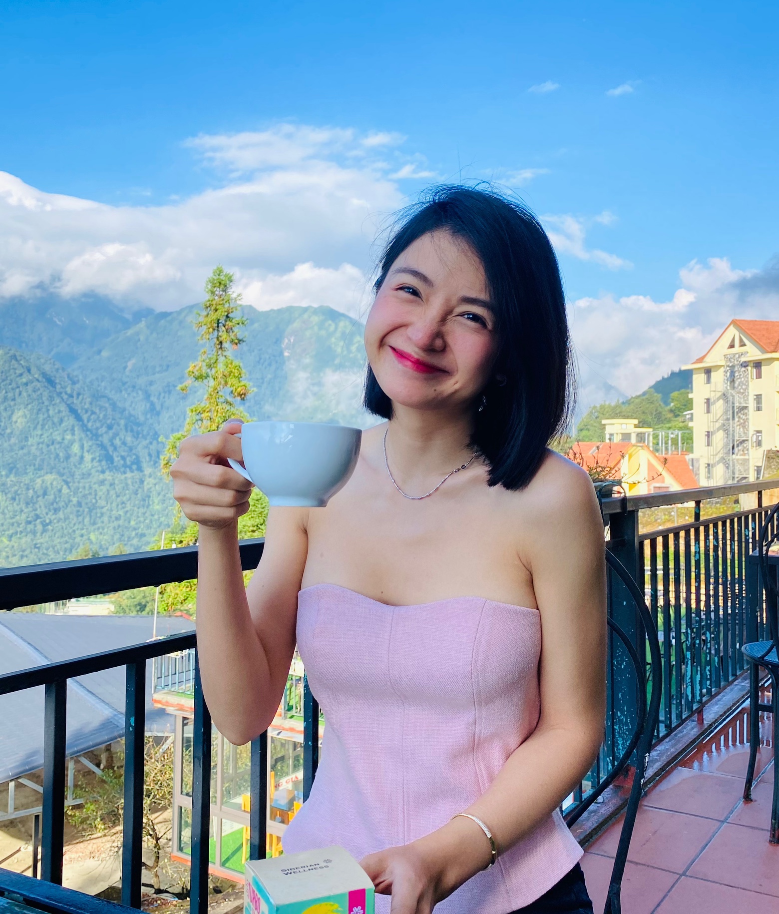 Nữ Tiktoker Coach Kim Hồng - Thu hút hàng nghìn lượt xem với những video chia sẻ lối sống tích cực - 1