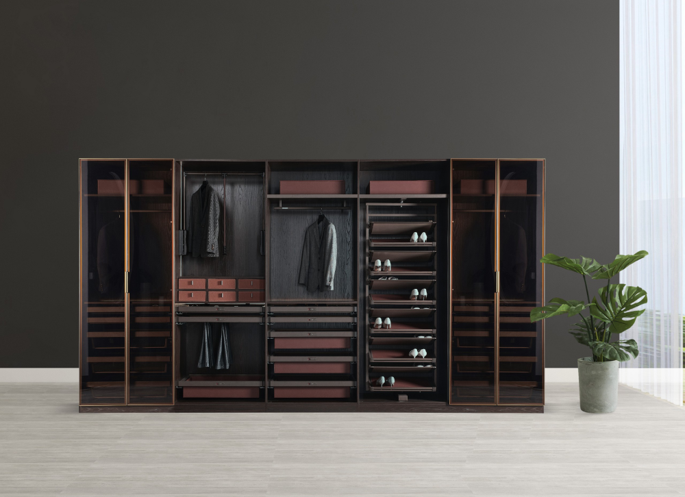 Nhìn tủ áo lộ “chất” dân chơi hàng hiệu - 5