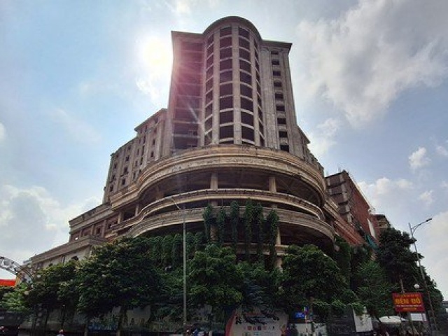 Kinh doanh - Bên trong trung tâm thương mại nghìn tỷ 'đắp chiếu' trên đất vàng Kinh Bắc