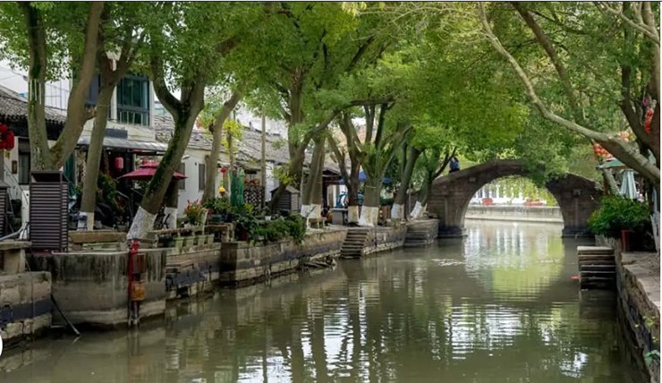 Có 8 thị trấn trên mặt nước nổi tiếng ở khu vực đồng bằng sông Dương Tử, nhưng nếu bạn đang tìm kiếm một nơi tuyệt đẹp lại yên tĩnh, hãy tới ngay Đồng Lý.
