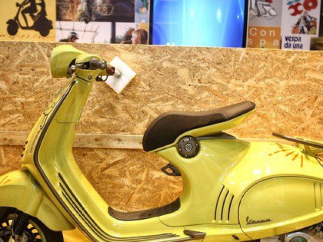 Cận cảnh xe tay ga Vespa giá hơn 400 triệu đồng ở Việt Nam