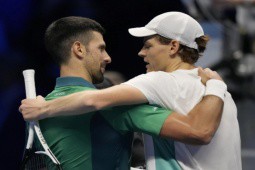 Sinner tự hào thắng số 1 thế giới, Djokovic thua “tâm phục khẩu phục“