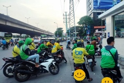 Kinh doanh - Chiết khấu tăng lên gần 40% lại ế khách, tài xế xe công nghệ “ngậm bồ hòn làm ngọt”