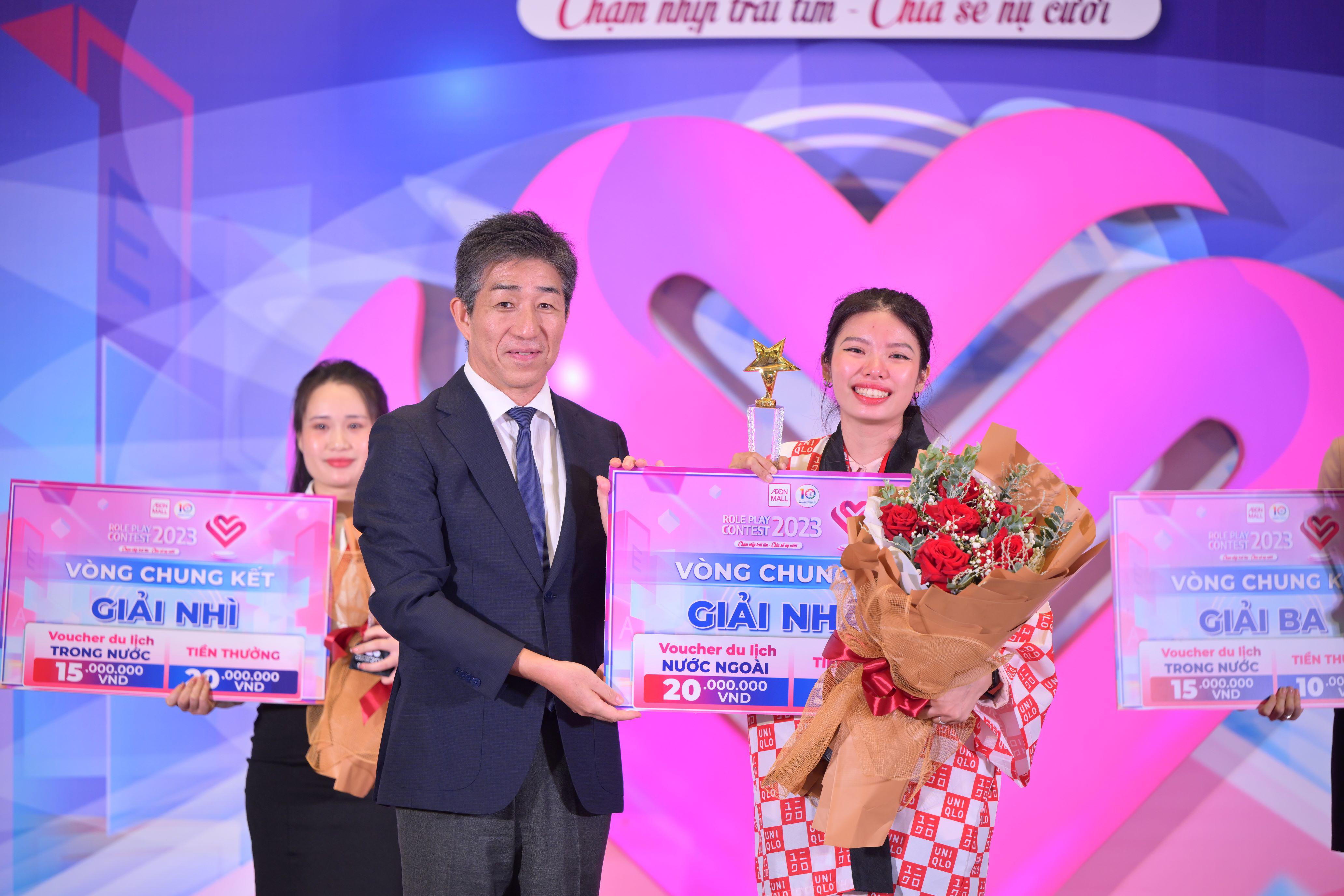 Thí sinh Trương Nguyễn Kim Ngân, nhân viên cửa hàng Uniqlo tại AEON MALL Tân Phú Celadon đã xuất sắc trở thành quán quân của Cuộc thi Nhập vai 2023