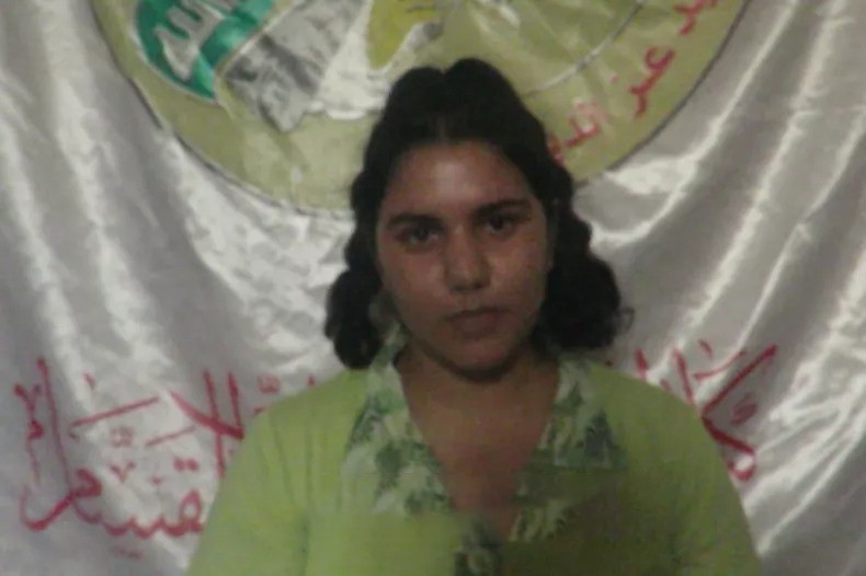 Nữ binh sĩ Noa Marciano xuất hiện trong video do Hamas đăng tải trên mạng xã hội. Ảnh: Newsweek