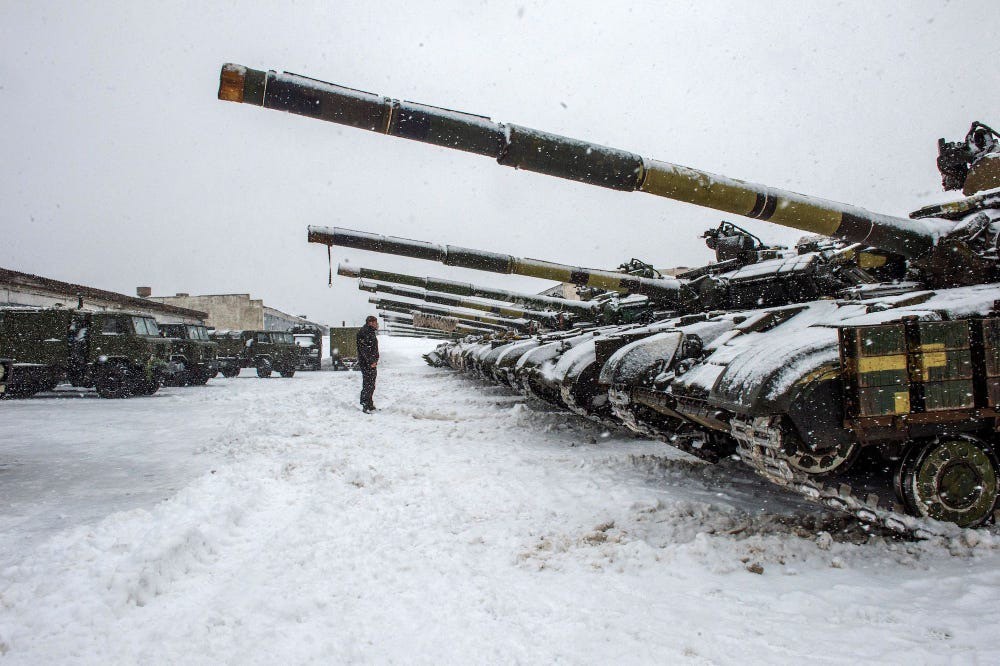 Xe tăng Ukraine phủ đầy tuyết trắng vào tháng 1/2022. Ảnh: Getty