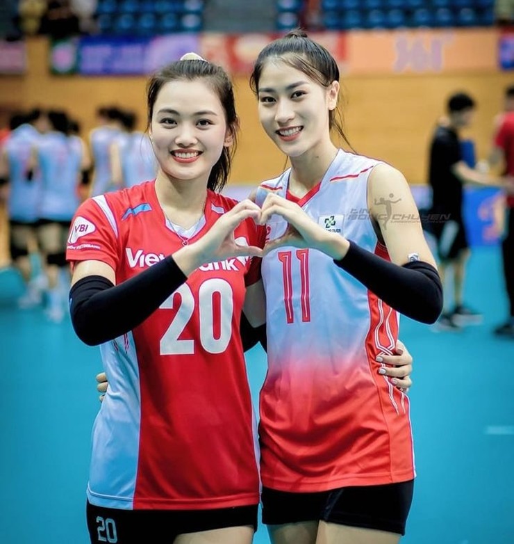 Thu Hoài và Kiều Trinh đọ sắc. Ảnh: Tin Bóng Chuyền