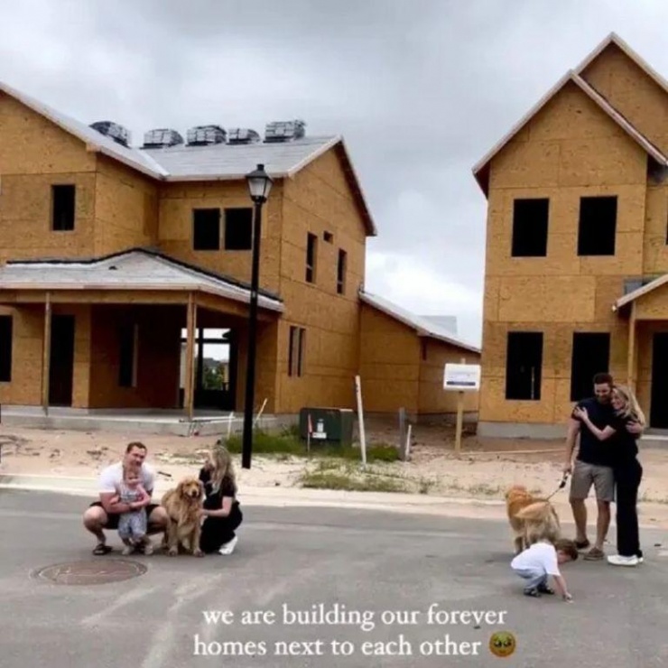 Căn nhà của hai chị em sắp hoàn thiện. Ảnh: Jam Press