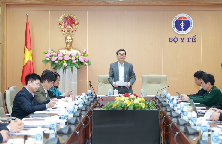 GS.TS Trần Văn Thuấn - Thứ trưởng Bộ Y tế chủ trì hội nghị tại điểm cầu Bộ Y tế.