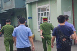 Cảnh sát khám xét trung tâm đăng kiểm lớn nhất Đồng Nai