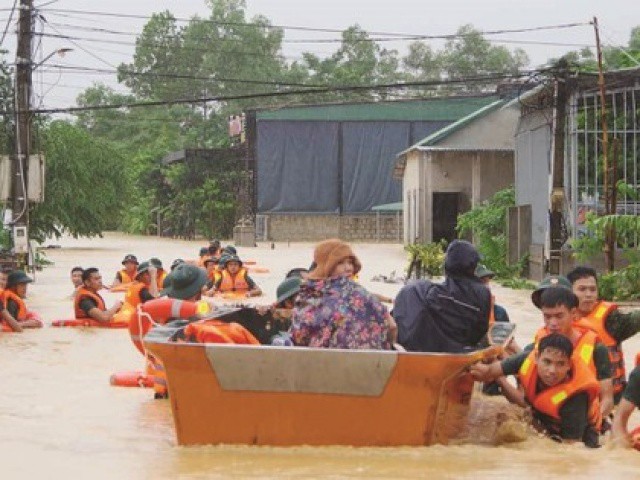 5 người chết do mưa lũ, miền Trung tiếp tục mưa rất to, ngập lụt diện rộng