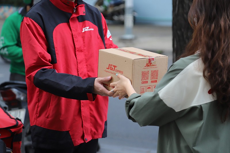 Khi gửi những hàng hóa có giá trị cao như thiết bị điện tử, đồ nội thất, khách hàng nên cân nhắc bảo hiểm hàng hóa.