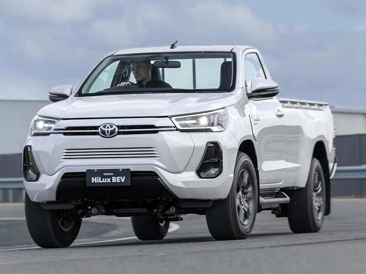 Xe bán tải điện Hilux chạy thử nghiệm tại Thái Lan - 3