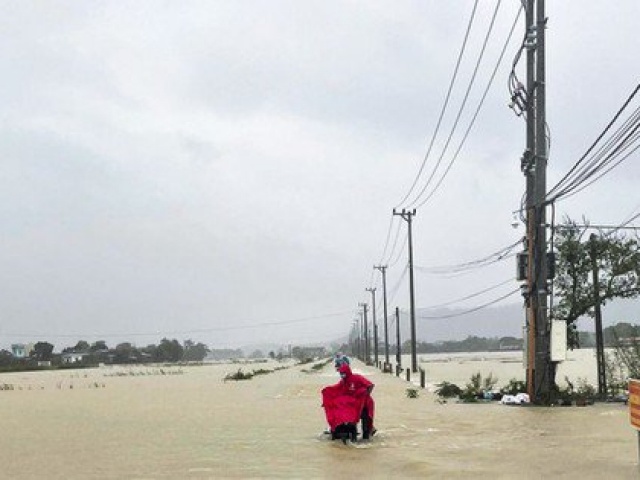 Tin tức trong ngày - Tìm thấy thi thể cháu bé bị nước lũ cuốn trôi ở Bình Định