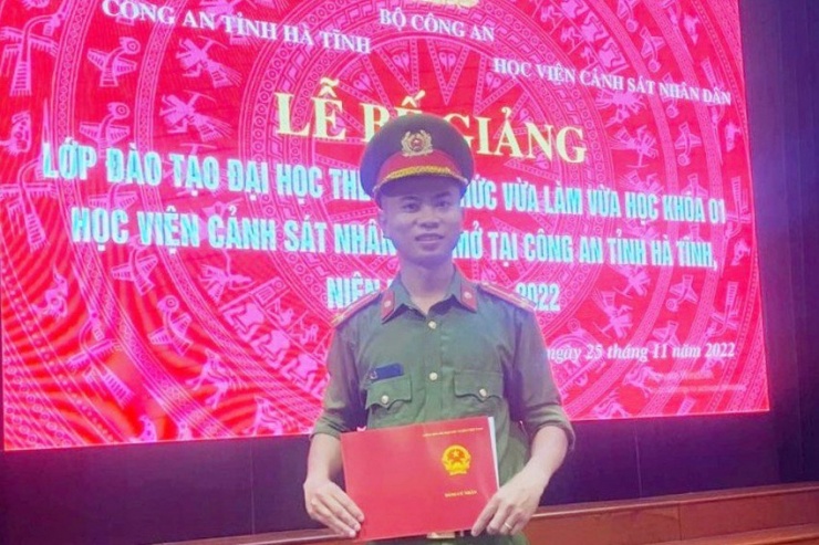 Thượng úy Trần Trung Hiếu.