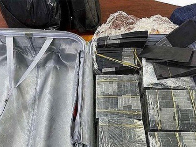 Tình tiết bất ngờ trong vụ 1 triệu USD nhuộm đen bị bắt giữ tại sân bay Tân Sơn Nhất