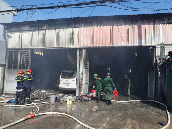 Công an huyện Hải Hà chỉ đạo lực lượng Phòng cháy chữa cháy tại hiện trường
