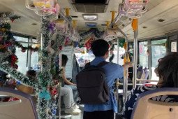 Video: 'Chuyến xe buýt Giáng sinh' độc đáo ở TP.HCM